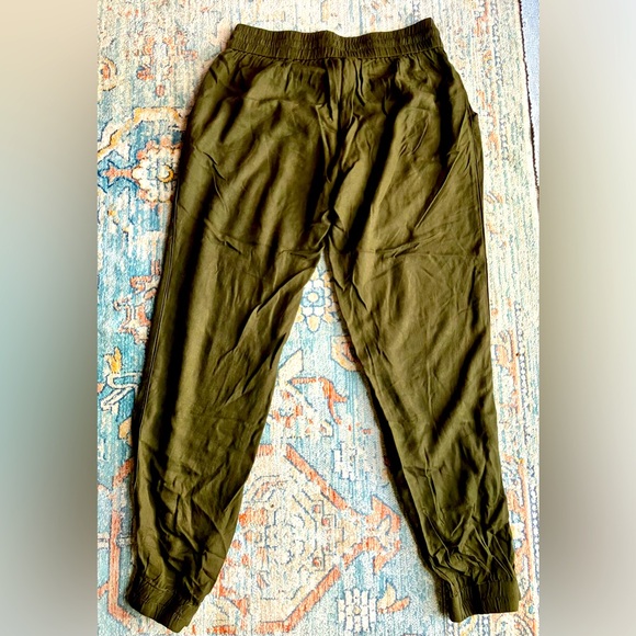 Talula olive pants. Size XS. - Picture 3 of 4